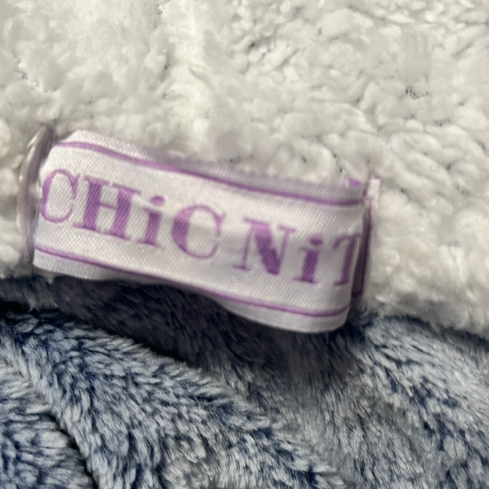 NWOT Women’s Robe - Picture 6 of 6